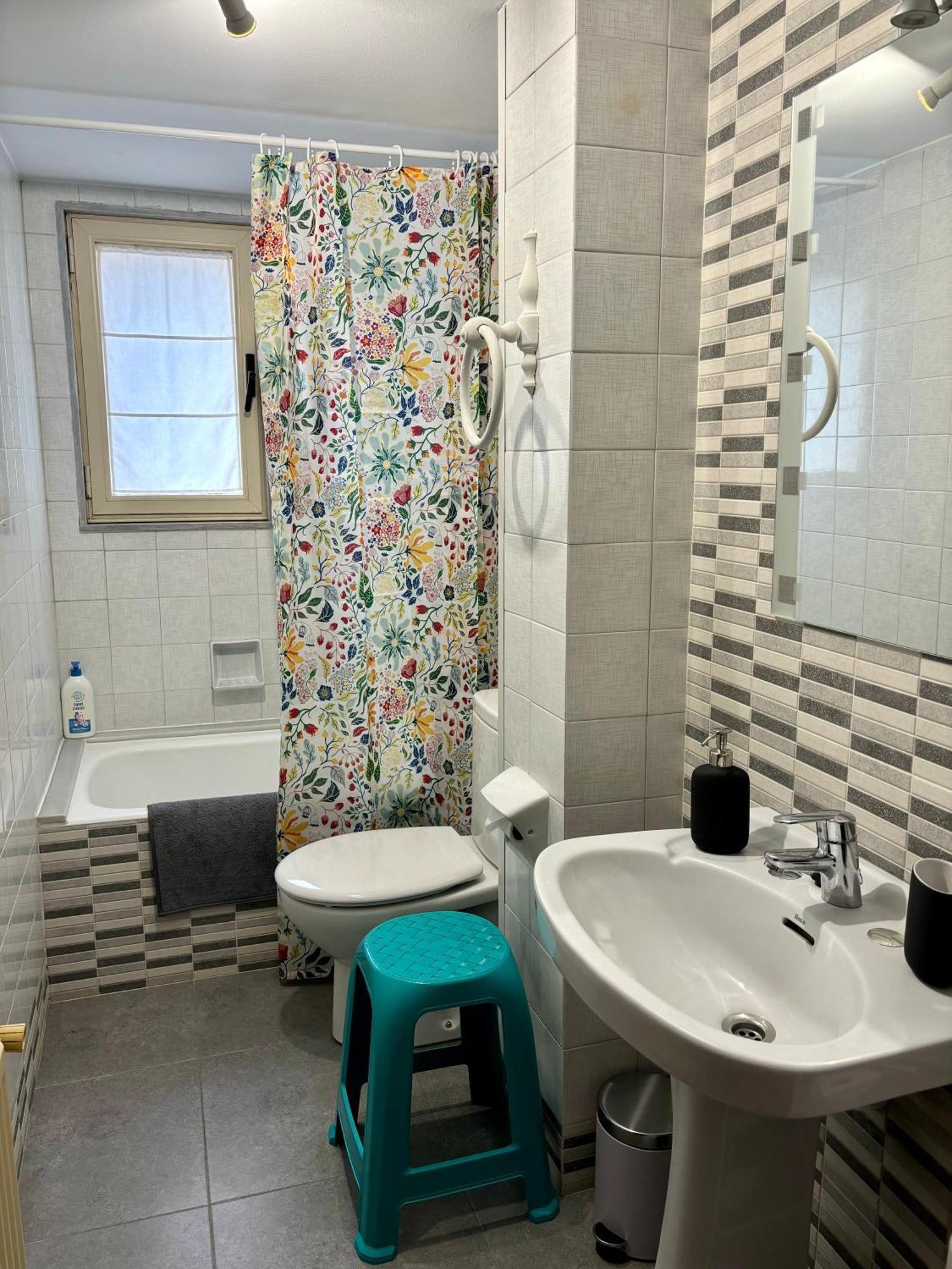 דירות Piso En El Precioso Pueblo De קולונגה מראה חיצוני תמונה